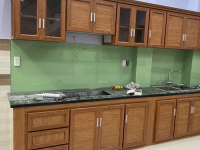 Đơn vị nhận lắp đặt kính ốp bếp Quận 12