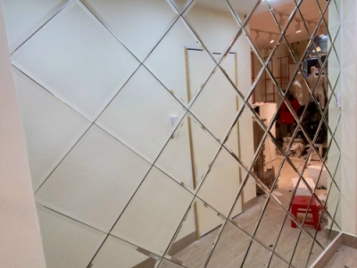 Chia sẻ kinh nghiệm lựa chọn đơn vị lắp đặt kính ốp trang trí Quận 12