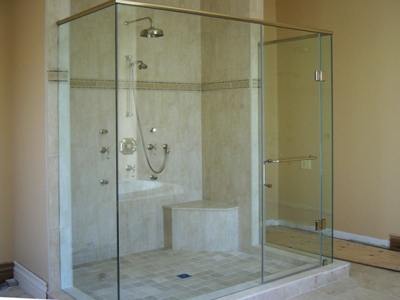 Cách lựa chọn vách kính cho phòng tắm