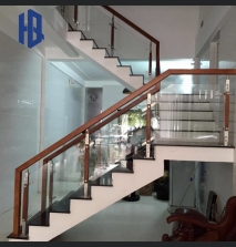 Lan can cầu thang kính 7