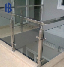 Lan can cầu thang kính 8