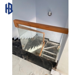 Lan can cầu thang kính 1