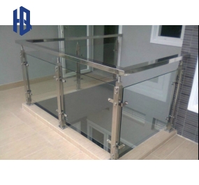 Lan can cầu thang kính 8