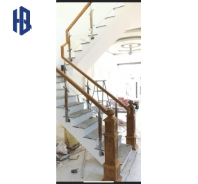 Lan can cầu thang kính 10